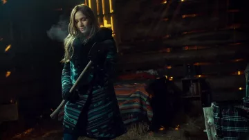 Abrigo estampado de lana usado por Waverly Earp (Dominique Provost-Chalkley) en trajes de la serie de televisión Wynonna Earp (Temporada 2 Episodio 1)