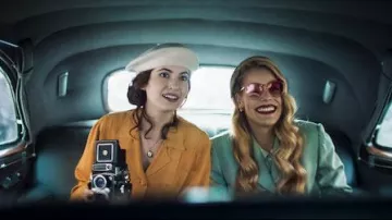 Yellow shirt __ worn by Eva Villanueva Ivana baquero explained in the series Alta mar