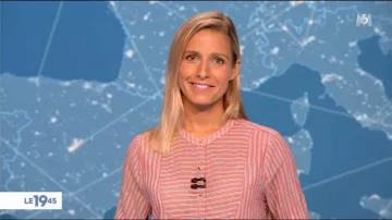 Camisa holgada de cuello redondo de Florence Trainar con rayas de algodón orgánico en The 19:45 el 10.08.2020