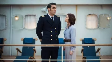 Pants__ worn by Eva Villanueva Ivana baquero explained in the series Alta mar