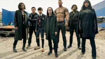 Sneakers worn by Number Five Aidan Gallagher in The Umbrella Academy 2x01