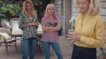 The shirt cover-Chloe (Ingrid Chauvin) in Tomorrow belongs to us