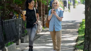 Les looks du film Work It : le pantalon chino porté par Quinn Ackerman (Sabrina Carpenter)