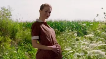 The dress of Gwen (Hannah Gross) in Falling