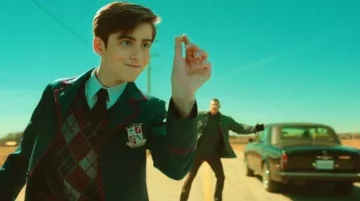 sweater plaid worn by Number Five Aidan Gallagher in the series Umbrella Academy