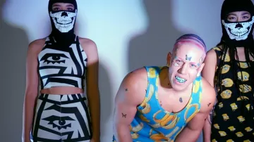 Débardeur porté par une figurante dans Candy Ken - Riff Raff Is Ma Daddy ft. Bainshe (Prod. Lets Go Radio)