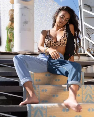 Les lunettes de soleil rondes teintées de Jessica Errero sur son compte Instagram @jessicaerrero_official