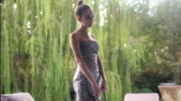 Silver strapless party dress of Carla Roson (Ester Expósito) in Elite (S03E07)
