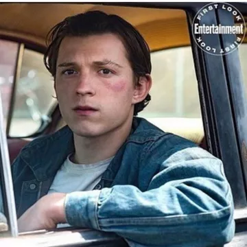 Chaqueta de mezclilla azul usada por Tom Holland en la cuenta de Instagram @tomholland2013