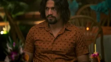 Orange short sleeve shirt worn by Diego Hargreeves David Castañeda in the Umbrella Academy series