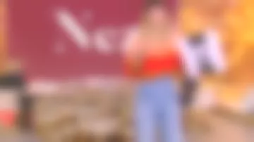 Los vaqueros de cintura alta con clips y zanahoria cortados por Daphné Bürki en Je t'aime etc... el 17.08.2020