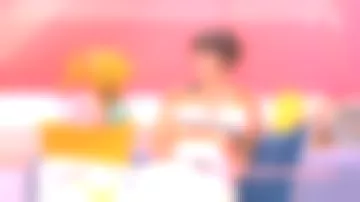 The t-shirt tie and dye of Faustine Bollaert in It starts today the 17.08.2020