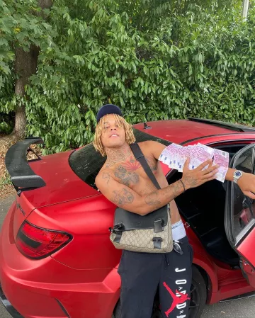 The Nike Jordan jogging top worn by Zola on his Instagram account@binkszola