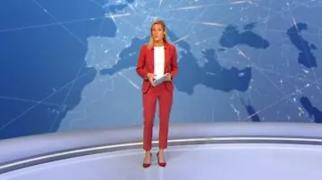 The straight pants with pliers of Florence Trainar in The 12:45 the 18.08.2020