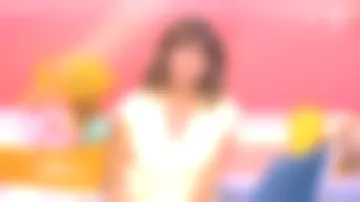 The top hides heart, sleeves &quot;Sleeves&quot; of Faustine Bollaert in It starts today the 19.08.2020