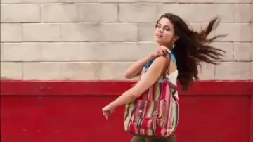 Sac portée par Selena Gomez dans Selena Gomez - Dream Out Loud (Fall 2013 Commercial)