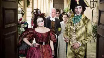 Black glasses of Madame Thénardier (Helena Bonham Carter) in Les Misérables
