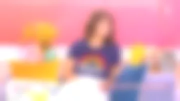 The midi skirt in English embroidery of Faustine Bollaert in It starts today the 21.08.2020