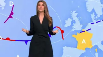 The short dress shawl collar belted wallet of Chloé Nabédian in Météo de France 2 the 24.08.2020
