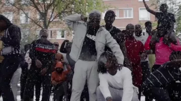 The whole CP Company of Leto in the video Freestyle Booska 100 Faces