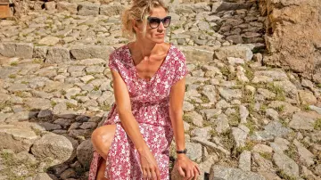 The black sunglasses cat&#39;s eye Louise (Alexandra Lamy) in Belle Fille / The Morning After