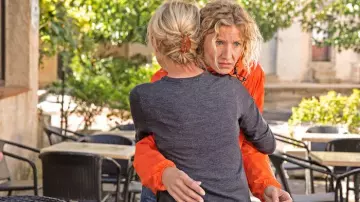 The orange jacket K-Way of Louise (Alexandra Lamy) in Beautiful Girl
