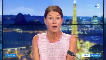 The fringed sleeveless cotton dress of Carole Gaessler in the 19/20, the Journal de France 3 of 25.08.2020