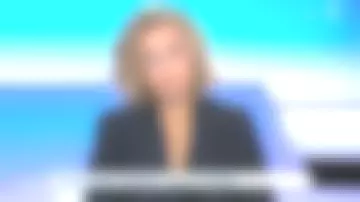 The black jacket, double-breasted tailored collar of Caroline Roux in C in the air the 26.08.2020