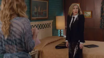 Proenza Schouler Noir Paillettes de Karaté Pantalon porté par Moira Rose (Catherine O'Hara) dans Schitt's Creek (S04E09)