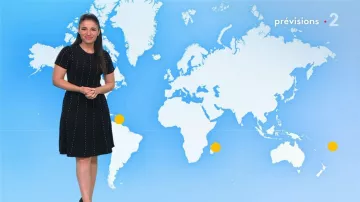 La robe courte en maille noire, détails en pointillés blancs de Virginie Hilssone dans la météo de France 2 du 23.08.2020