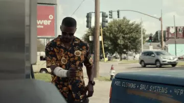 La chemise à fleurs portée par Art (Jamie Foxx) dans le film Project Power