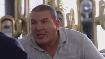 La série de 5 miroirs en cactus à bordure dorée dans Plus belle la vie, chez les Fedala (Saison 16 Épisode 4094)