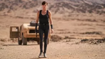 Noir Taille Haute Jeans porté par Andy (Charlize Theron) dans La Vieille Garde