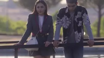 White Chanel Bag with silver chains worn by Lucrecia (Danna Paola) in Elite