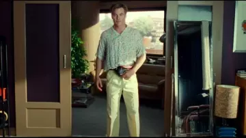 Pantalones casuales usados por Steve Trevor (Chris Pine) en Wonder Woman 1984