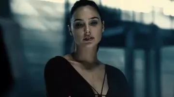 Black blouse with straps worn by Wonder Woman / Diana Prince (Gal Gadot) in Justice League