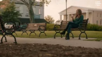 Marron bottes portées par Hope Mikaelson (Danielle Rose Russell) dans les Legs (S01E04)