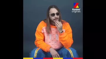 Les lunettes de soleil portées par SCH dans la vidéo La trilogie JVLIVS, elle est dans les tuyaux ! de Konbini