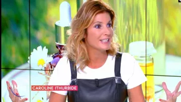 The short dress skater cut in Black leather of Caroline Ithurbide in William at noon on C8 the 03.09.2020