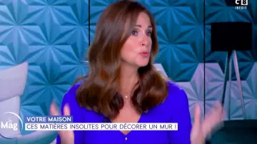 Le pull manches longues tricotage en côte bleu electrique de Caroline Munoz dans William à midi le 04.09.2020