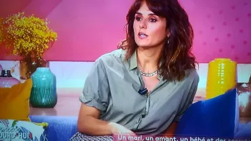 La chemise col classique en coton en jaune de Faustine Bollaert sur le compte Instagram de @faustine__bollaert
