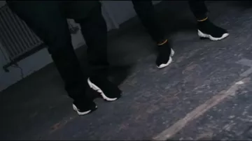 Quelles sont ces chaussures de KSI dans KSI - Houdini (feat. Swarmz &amp; Tion Wayne) [Official Music Video]