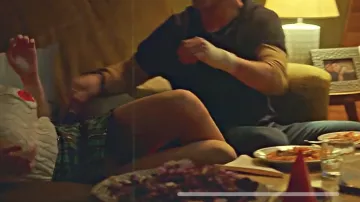 Green Checkered Skirt With A Zipper worn by Carla Rosòn Calguera (Ester Expósito) in Elite TV series outfits (Season 2 Episode 4)