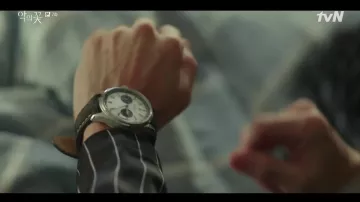 Breitling de Baek Hee Sung (Lee Joon-gi) dans The Flower of Evil (S01E07)