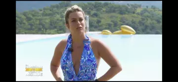 Carla MOREAU&#39;s blue swimsuit
