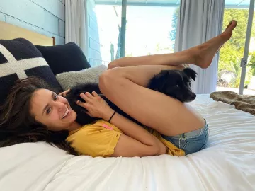 Le Short Levi's porté par Nina Dobrev sur son compte Instagram @nina