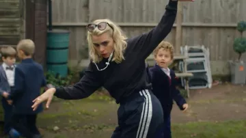 Track Pants of Suzie Pickles (Billie Piper) in I Hate Suzie (S01E06)