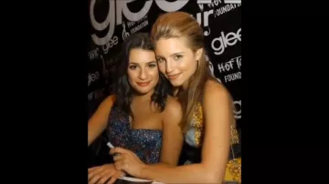 El vestido de Antrhopology usado por Dianna Agron para 'The Gleek Tour' en Hot Topic Hollywood el 28 de agosto de 2009