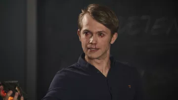 Dark blue/navy polo shirt of Charlie Smith (Greg Austin) in Class (S01E06)