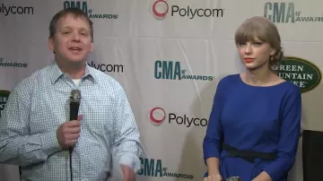 Robe portée par Taylor Swift dans Taylor Swift Interview | CMA Awards 2012 | CMA